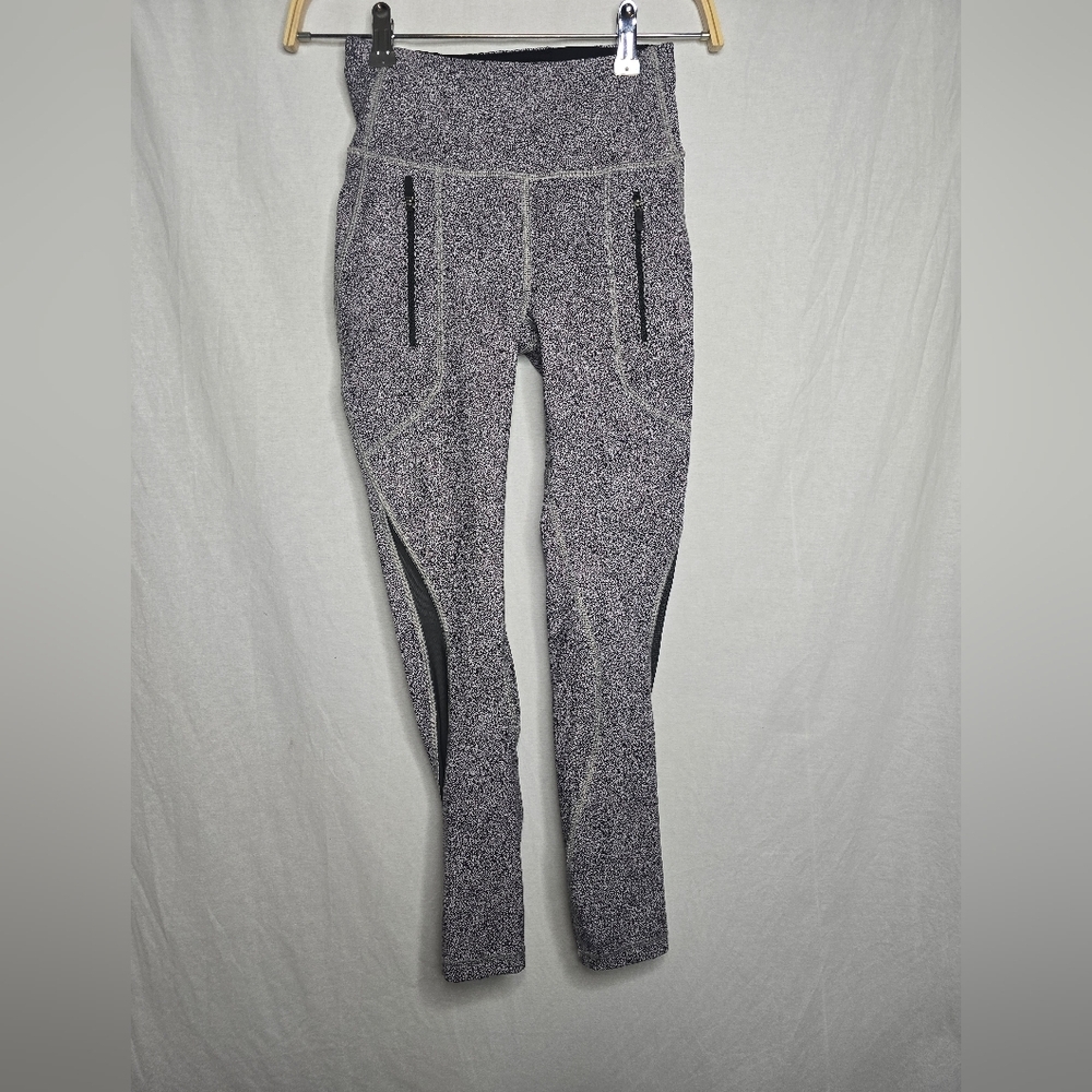 Lululemon Invigorate 7/8 Tight (25")Sea Spray Alpine White Dark Chrome size 2